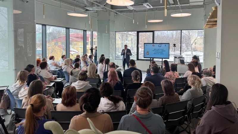 Профессиональных нянь начнут готовить в Сахалинской области уже в апреле 2025 года