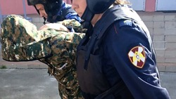 Постоялец гостиницы в Ногликах устроил дебош и напал на росгвардейца