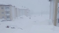 Жители села Сокол на Сахалине пожаловались, что не могут выйти из дома из-за неубранного снега