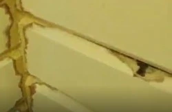 Новый дом в Макаровском районе разваливается на части через год после постройки