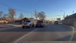 Видеофакт: водитель Lexus едва не устроил серьезное ДТП в Южно-Сахалинске