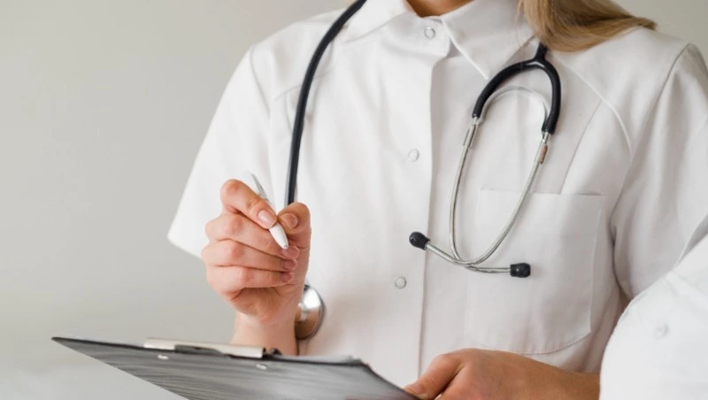 SuperJob.ru: зарплата частного терапевта в России выросла до 300 тысяч рублей