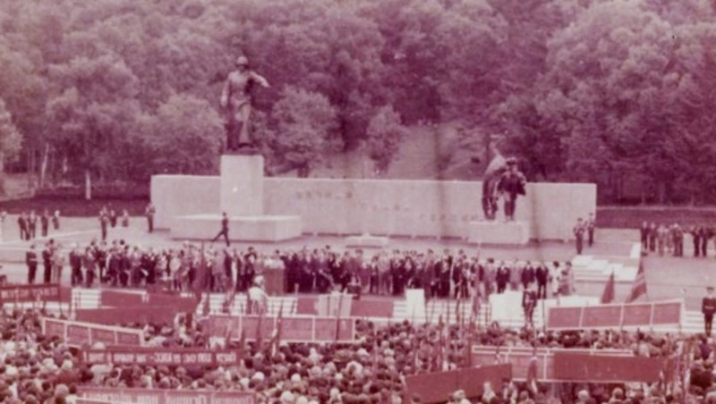 Площадь Славы в Южно-Сахалинске. Место в истории 28.07.23