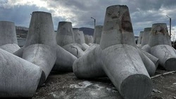 Порт Холмска закончит реконструкцию защитного мола в 2025 году