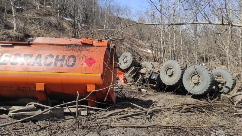 Водитель бензовоза погиб в серьезном ДТП в Углегорском районе 19 апреля