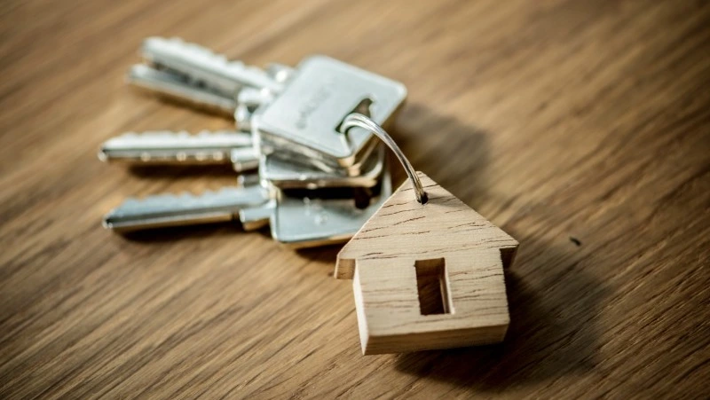 Мужчина фиктивно прописал 19 иностранцев в квартире в Корсакове