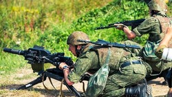 Добровольцы на Сахалине освоили стрельбу из автоматического гранатомета АГС-17 