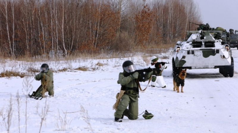 Более тысячи военных приступили к «разминированию» путей движения войск на Сахалине и Курилах