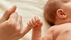 На улице или дома: в Кузбассе женщина не помнит, где нанесла смертельный удар младенцу