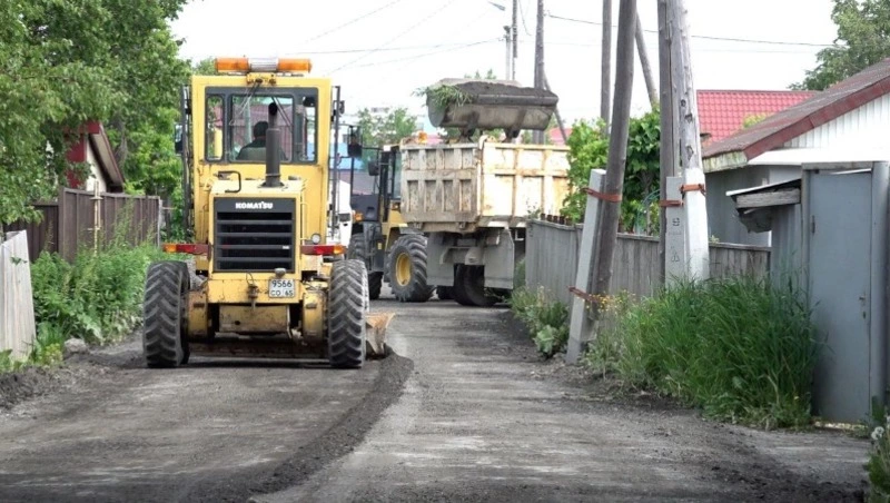 В Южно-Сахалинске продолжаются работы по содержанию грунтовых дорог частного сектора