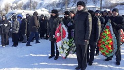 Память погибших 58 лет назад рыбаков почтили в Невельске 19 января