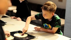 Сахалинские дети научились готовить пиццу, фруктовый салат и молочный коктейль