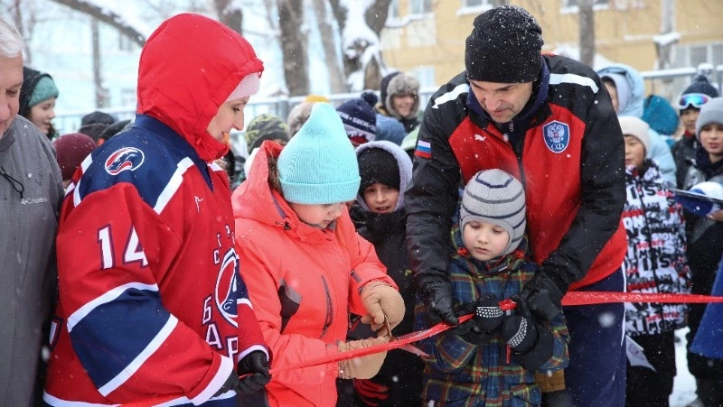 Новую спортплощадку открыли возле школы самбо и дзюдо в Южно-Сахалинске