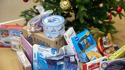 Школьники Южно-Сахалинска собрали подарки к Новому году для детей Донбасса