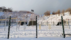 Новый сквер со скейт-парком и качелями построили для жителей Холмска