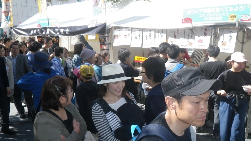 Сахалинцы покорили японцев борщом и блинами