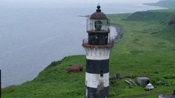 Фотограф поделился красочными кадрами маяка Ламанон на западе Сахалина