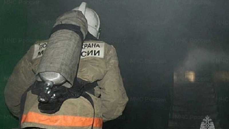 Пожар на 200 квадратных метрах тушили ночью в Аниве