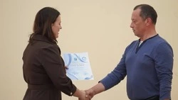 Сахалинец получил благодарность за спасение перевернувшихся в море рыбаков