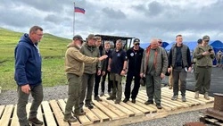 На Шумшу приступили к установке 4-метрового монумента к 80-летию Курильской десантной операции