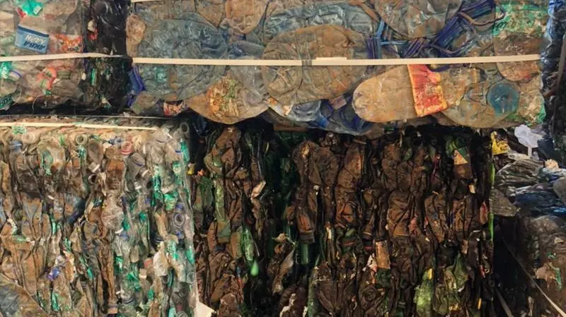 «Все делается руками». На Сахалине показали работу сортировочной станции