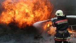 Пожарные потушили хозяйственную постройку в Северо-Курильске утром 12 декабря 