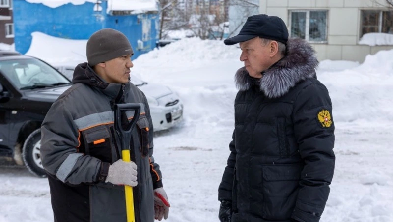 Сергей Надсадин проверил расчистку дворов от снега в Южно-Сахалинске