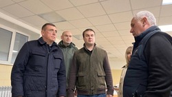 Губернатор Сахалинской области проверил восстановление объектов в донецком Шахтерске