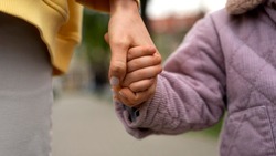 Власти окажут помощь семье, чей дом пострадал из-за пожара в Южно-Сахалинске