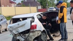 В Южно-Сахалинске на 1-й Октябрьской жестко столкнулись две машины