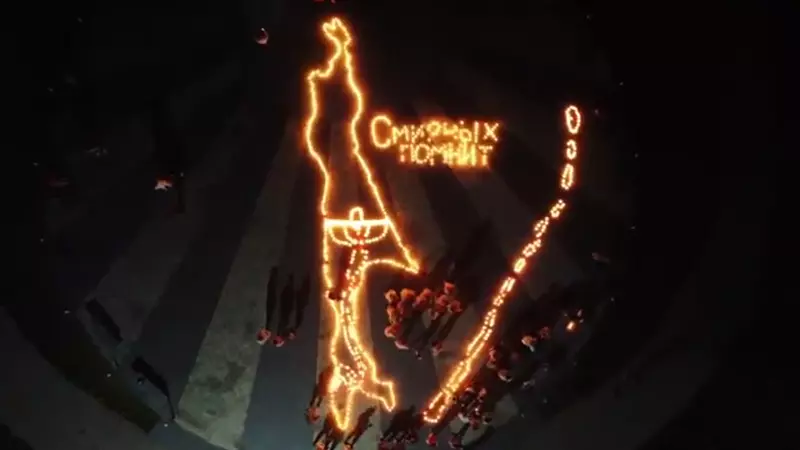 2000 свечей одновременно зажгли в Смирных. ВИДЕО