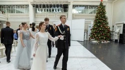 Фоторепортаж с кадетского бала в Южно-Сахалинске: полонез, вальс, кадриль