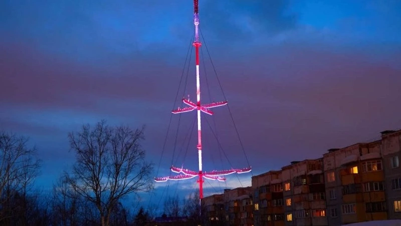В Южно-Сахалинске для ремонта телевизионной мачты демонтируют подсветку