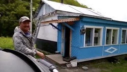 Сказку из дерева создает житель Углегорского района вокруг деревянного дома