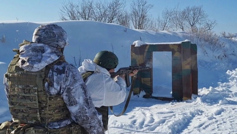 Военнослужащие ВВО отрабатывают навыки стрельбы на сахалинском полигоне