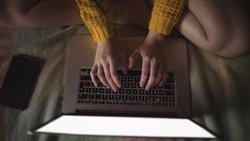 МВД рассказало, как мошенники действуют в зависимости от возраста жертвы