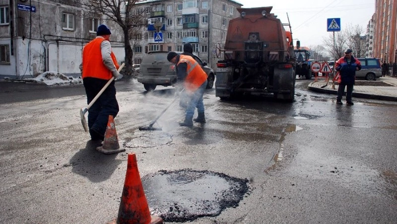 Больше 200 раз за неделю пожаловались жители Сахалина на дороги
