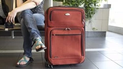 Чемодан с подушками прилетел на Сахалин на три дня позже пассажира