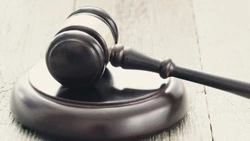 Сотрудник Тымовской спортшколы высудил надбавки к зарплате и моральную компенсацию