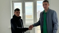 Ключи от новых квартир получили сироты в Поронайске