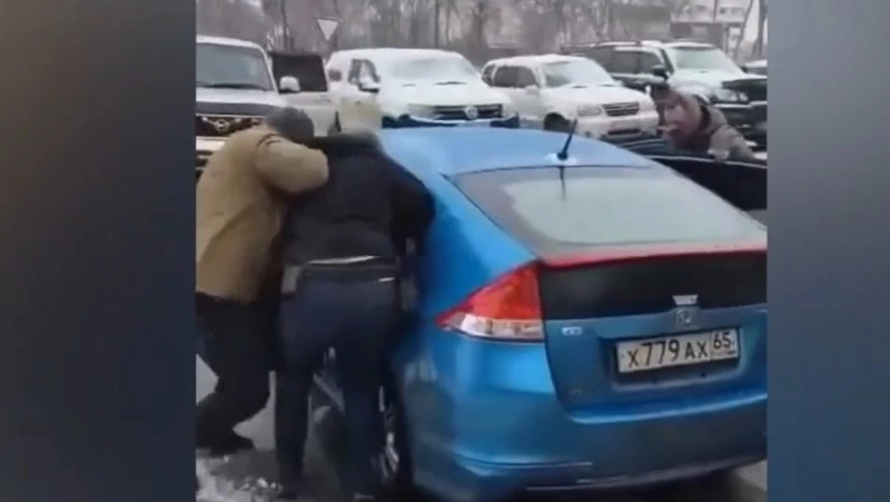 Сахалинские полицейские задержали подельника мошенников на пути в аэропорт