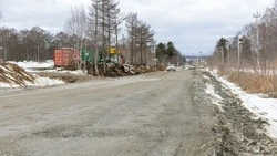 Подтопления на дорогах после таяния снега устраняют в Южно-Сахалинске