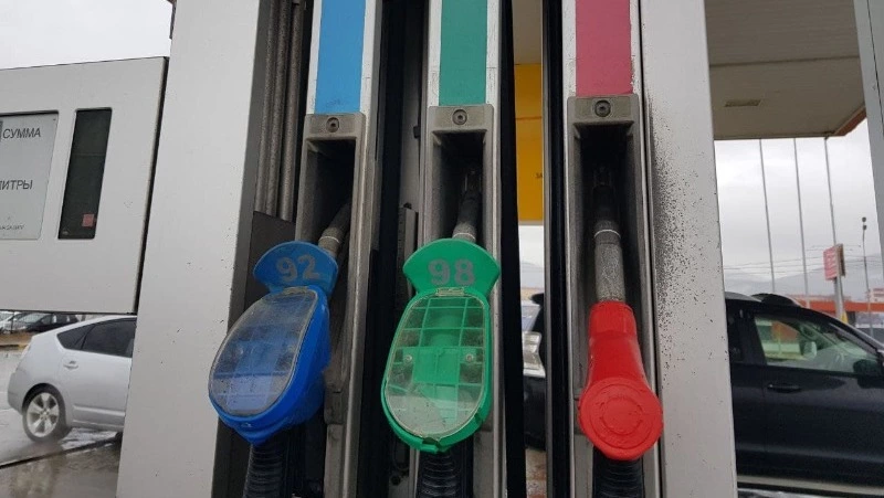 «Прям подарок»: топливо подорожало лишь на трех АЗС в Южно-Сахалинске