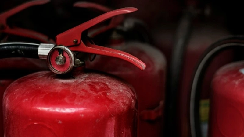 Человек пострадал в пожаре в селе Долинского района