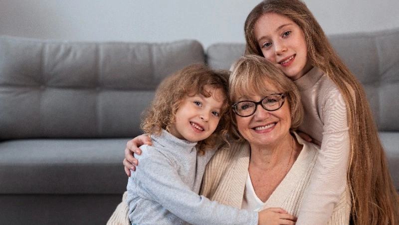 Почти 80% южносахалинцев считают, что бабушки должны помогать с внуками