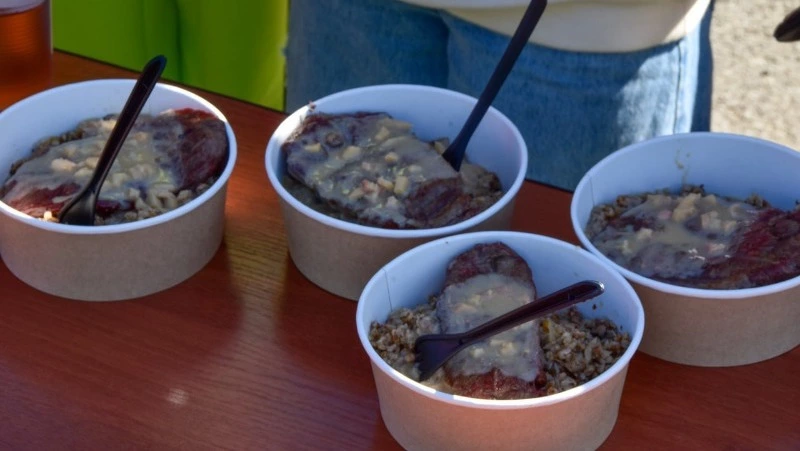 Шеф-повар Василий Емельяненко бесплатно накормил курильчан и провел кулинарный мастер-класс