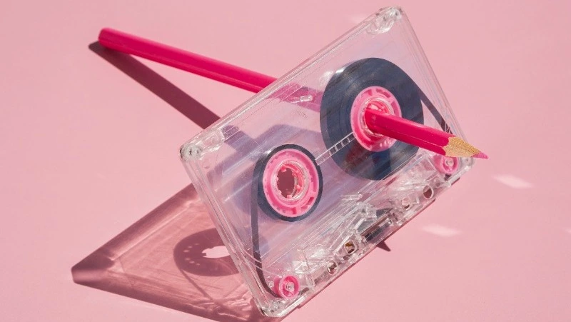 Тест для тех, кто перематывал кассеты карандашом: вспоминаем главные песни 90-х и 2000-х