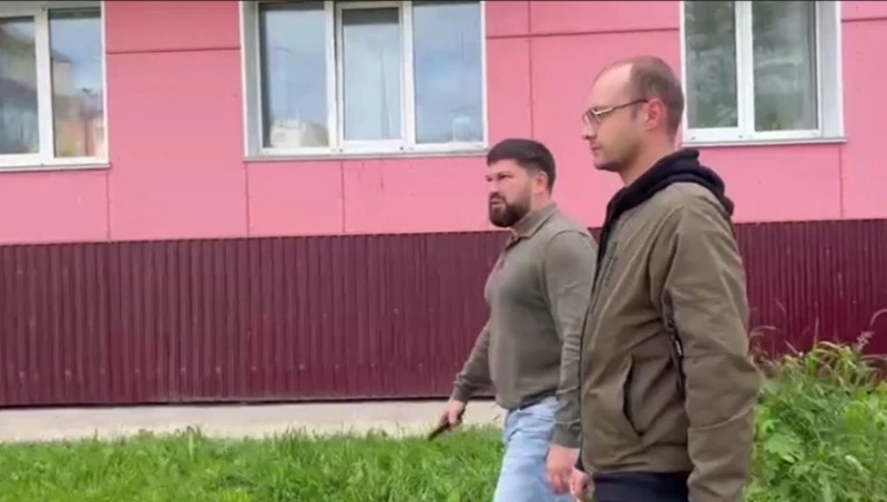 Федор Филин продолжает инспектировать ход работ в Углегорском районе после циклона