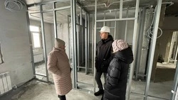 Жительница Охи осмотрела квартиру, полученную по программе переселения из аварийного жилья