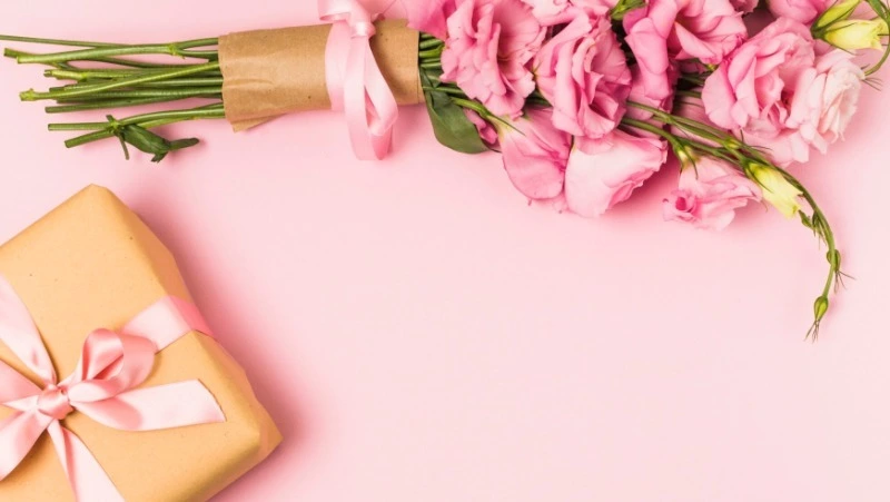 Цветы и внимание — лучшие подарки на 8 Марта по мнению женщин